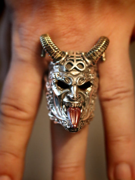 Devil deals horn ring