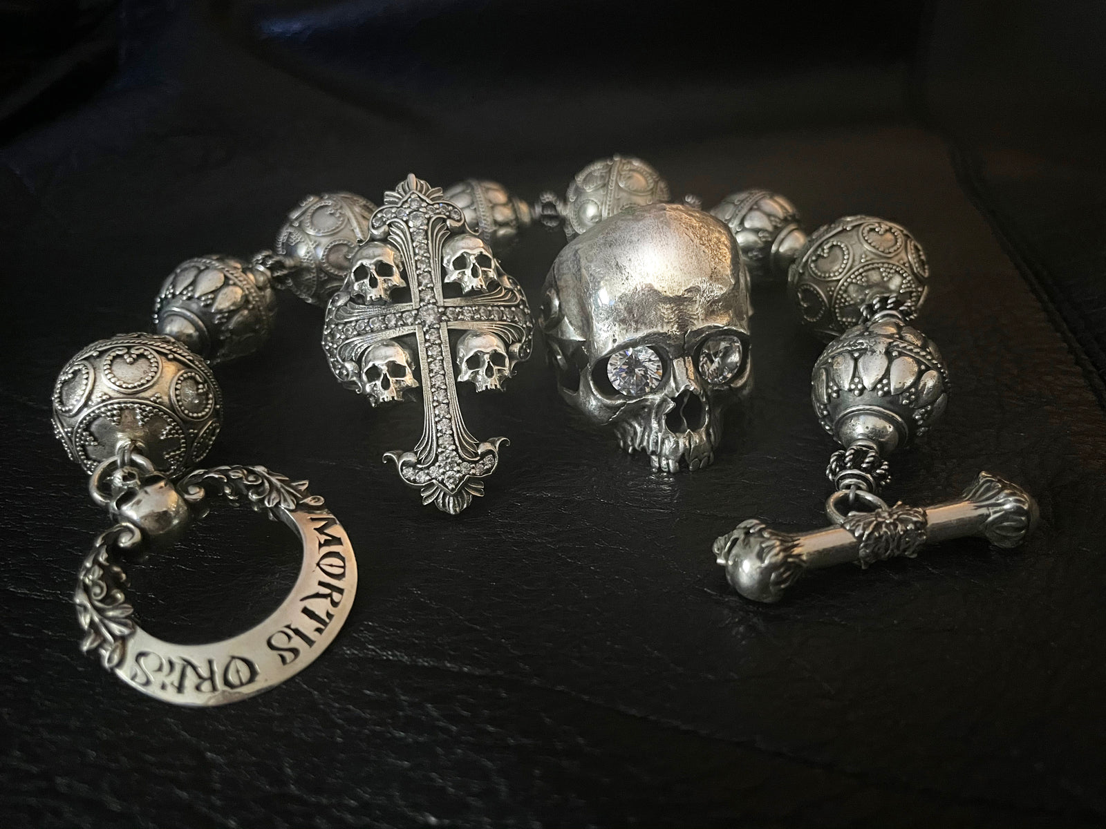 Deus Vult Crystal Cross Skull Ring – Mortis Ores